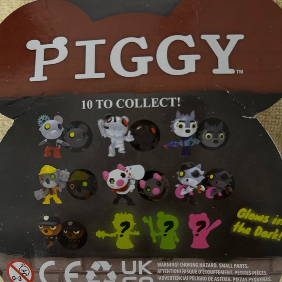Piggy Mystery Mini Figure 2022 New Glow In Dark - Picture 2 of 3